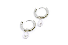 Load image into Gallery viewer, freshwater pearl hoop earrings