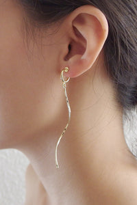 gold long wave clip-on earrings